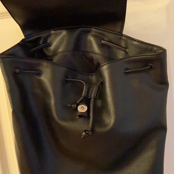 🎉1 day sale! 💖Victoria’s Secret Drawstring Backpack !NWOT! - Picture 4 of 7